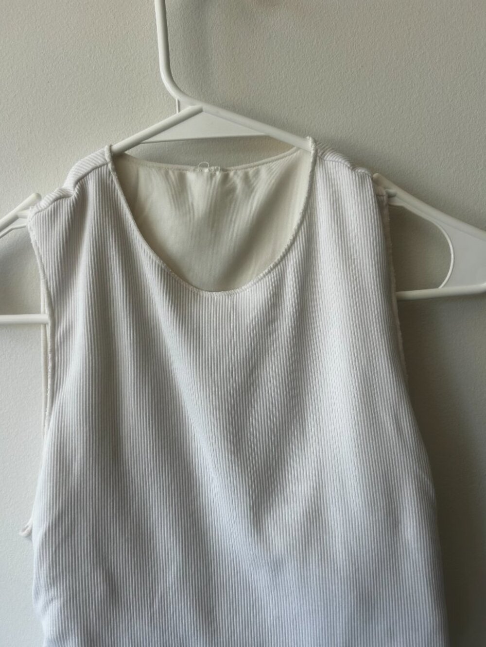 Alo Ribbed En Pointe Tank | Color: Ivory / Size: Small - Excellent condition - Picture 7 of 7
